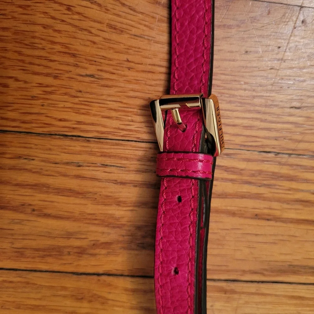 Tommy Hilfiger Crossbody Purse‎ Raspberry T Group Pebble Leather Gold Hardware